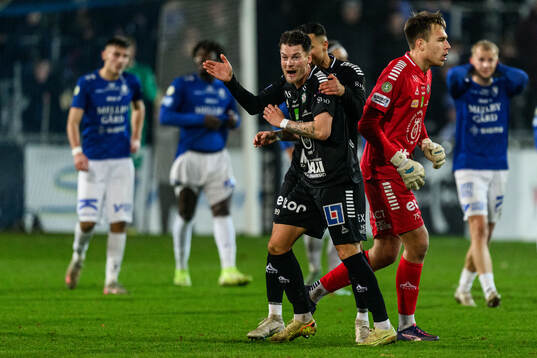 Örebros Samuel Kroon jublar