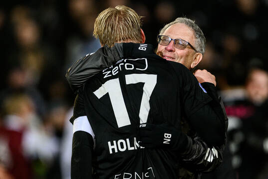 Örebros tränaren Bernhard Nilsson jublar