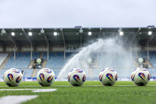 Fotbollar på Platinumcars Arena