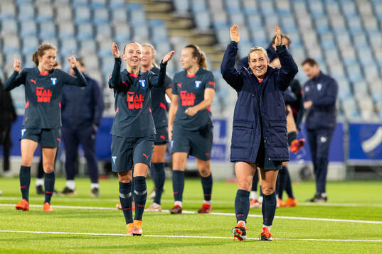 +Malmö FFs Nathalie Hoff Persson och Mia Persson jublar