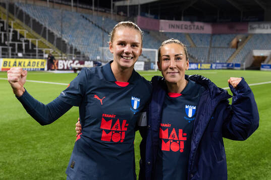 Malmö FFs Nellie Lilja och Mia Persson jublar