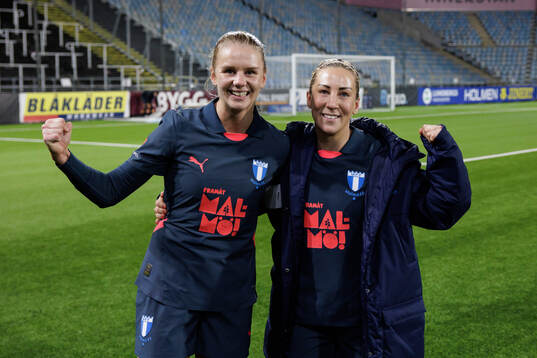 Malmö FFs Nellie Lilja och Mia Persson jublar