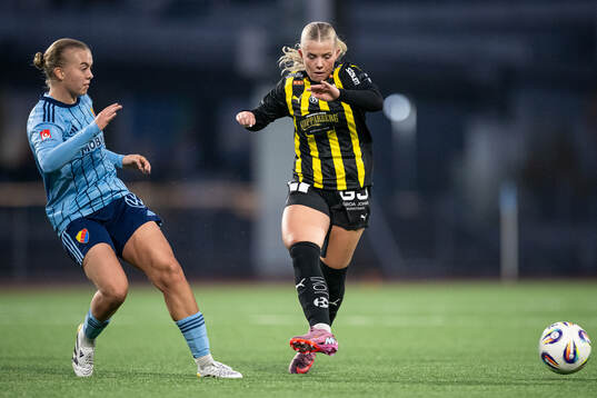Djurgårdens Elin Westlund och Häckens Matilda Nildén