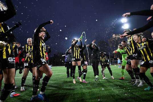 Häckens spelare jublar