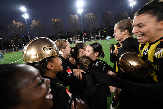 Häckens spelare jublar