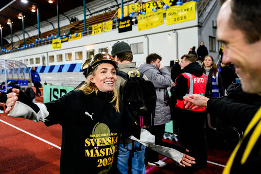 Häckens Elin Rubensson jublar