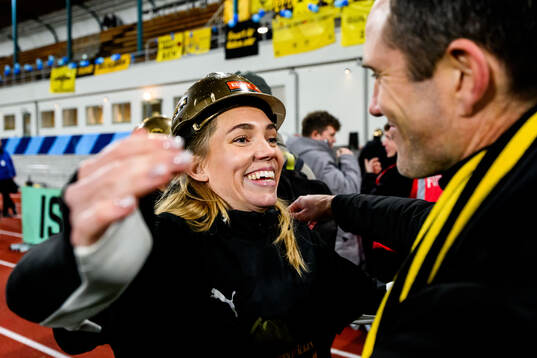 Häckens Elin Rubensson jublar