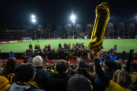 Häckens spelare jublar