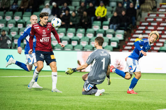 Örgrytes Noah Christoffersson och GIF Sundsvalls målvakt