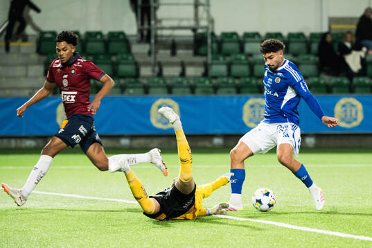 Örgrytes målvakt Hampus Gustafsson och GIF Sundsvalls
