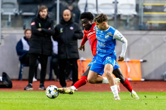 Helsingborgs Samuel Asoma och Oddevolds Emir Derviskadic