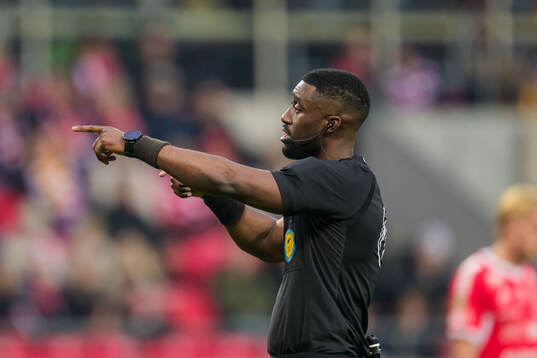 Domare Fredrik Oppong