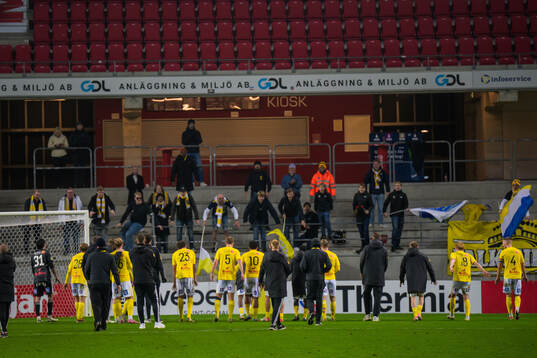 Falkenbergs spelare jublar