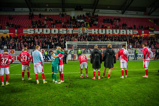 Kalmars spelare jublar