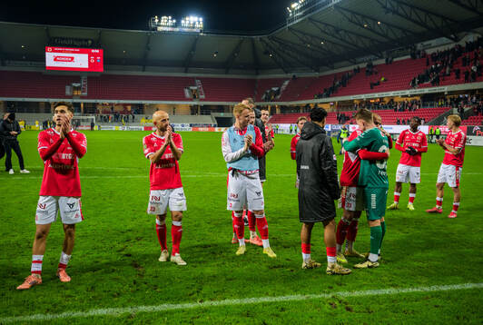 Kalmars spelare jublar