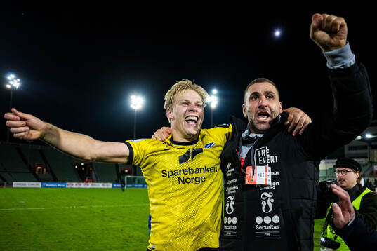Håkon Holmefjord Lorentzen and head coach Azar Karadas of