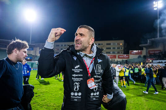 Head coach Azar Karadas of Start celebrates promotion to