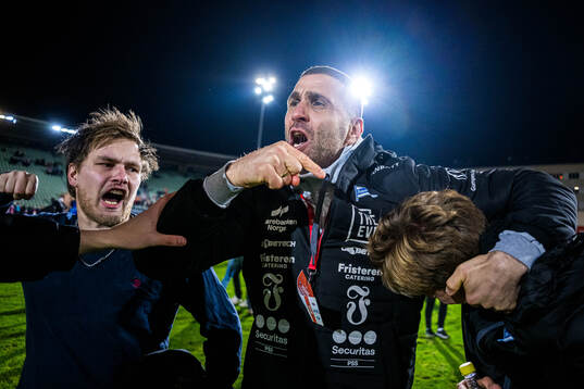 Head coach Azar Karadas of Start celebrates promotion to