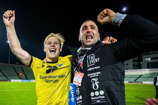 Håkon Holmefjord Lorentzen and head coach Azar Karadas of