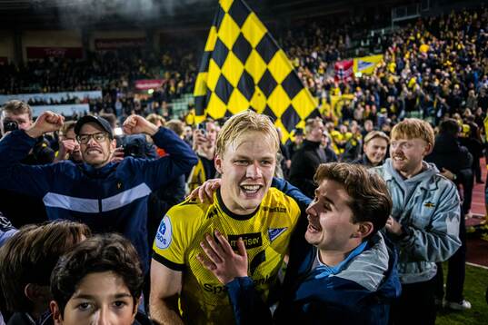 Håkon Holmefjord Lorentzen of Start celebrates promotion