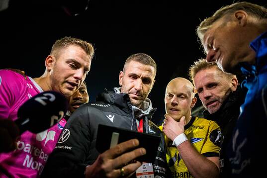 Goalkeeper Jacob Pryts Larsen, head coach Azar Karadas and