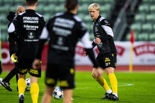 Håkon Holmefjord Lorentzen of Start warms up