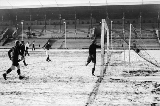 Fotboll, Olympiastadion, Hammarby - Reymersholm. 8 november