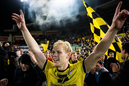 Håkon Holmefjord Lorentzen of Start celebrates promotion