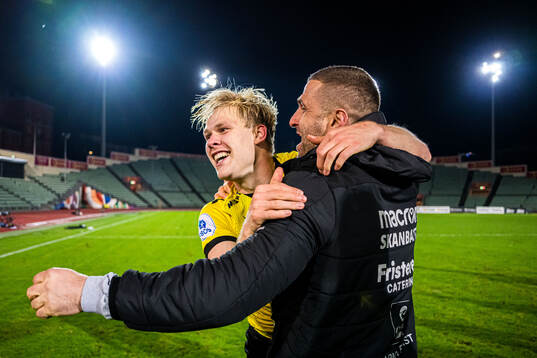 Håkon Holmefjord Lorentzen and head coach Azar Karadas of