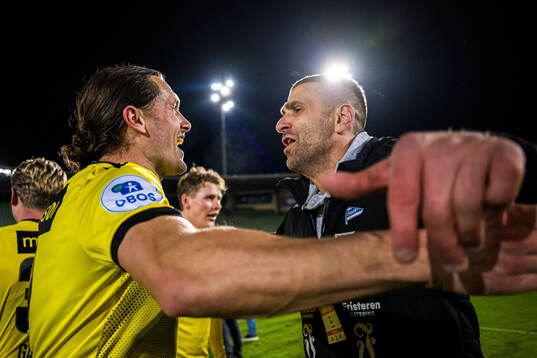 Fredrik Mani Pålerud and head coach Azar Karadas of Start