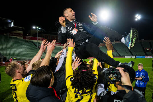 Head coach Azar Karadas of Start celebrates promotion to