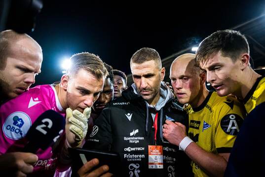 Jacob Pryts Larsen, head coach Azar Karadas and John Olav