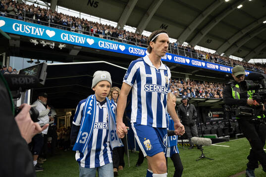 IFK Göteborgs Gustav Svensson gör entré