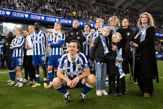IFK Göteborgs Gustav Svensson tackas