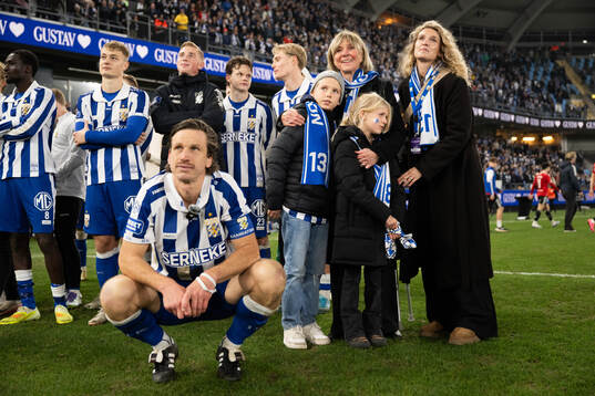 IFK Göteborgs Gustav Svensson med familj tackas