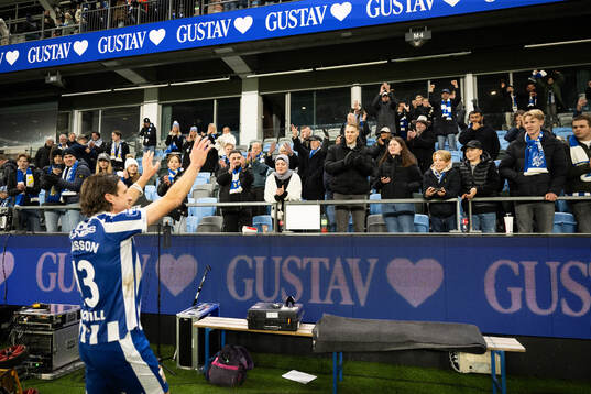 IFK Göteborgs Gustav Svensson tackas
