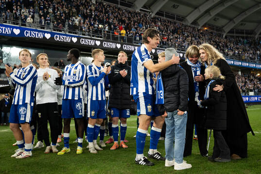 IFK Göteborgs Gustav Svensson kramar om sin familj