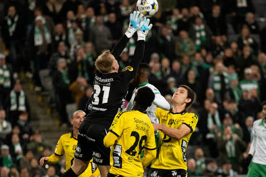Elfsborgs målvakt Isak Pettersson och Hammarbys Paulos