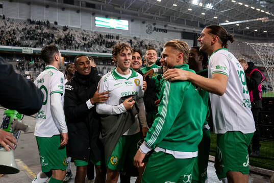 Hammarbys spelare jublar
