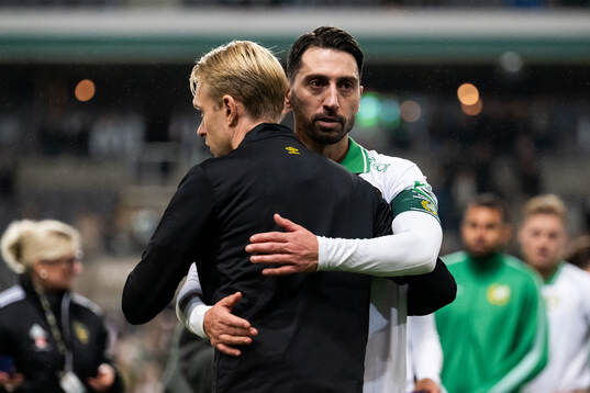 Elfsborgs Johan Larsson och Hammarbys Nahir Besara