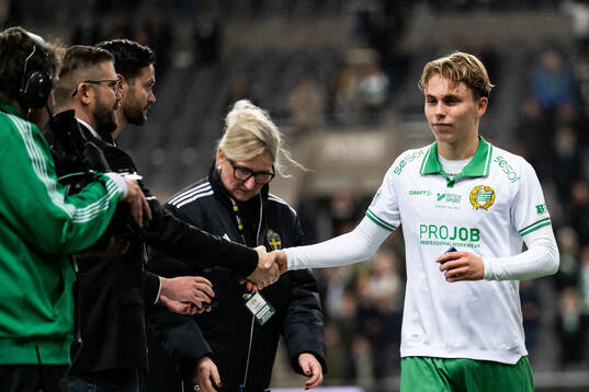 Hammarbys Wilson Lindberg Uhrström tar emot silvermedalj