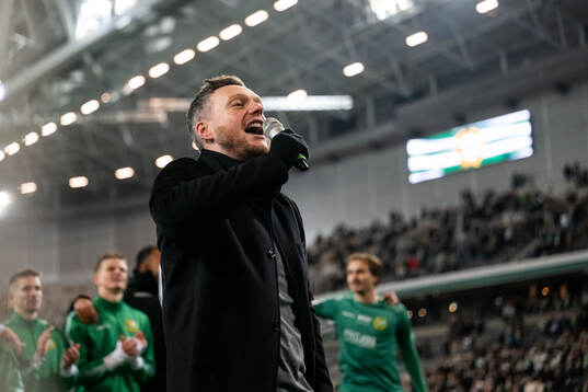 Hammarbys tränare Kim Hellberg  jublar