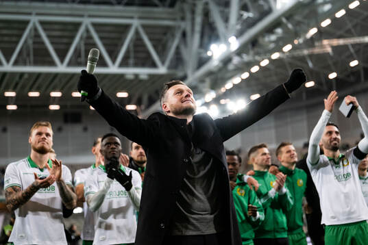 Hammarbys tränare Kim Hellberg  jublar