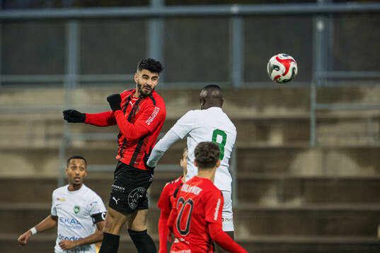Nordic United FCs Shergo Shhab och FC Arlandas Anthony