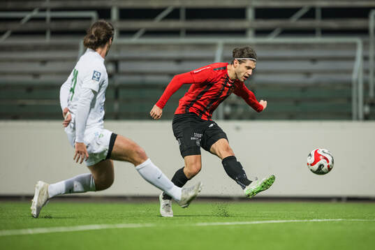 FC Arlandas Adi Tahirovic och Nordic United FCs Amar