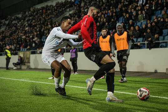 FC Arlandas Muktar Ahmed och Nordic United FCs Shergo Shhab