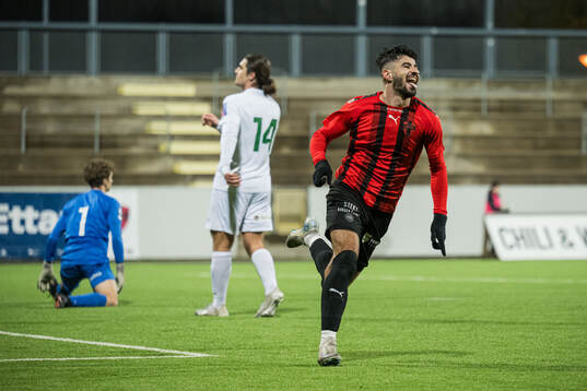 FC Arlandas Felix Strängborn jublar