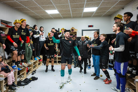 Nordic United FCs spelare jublar