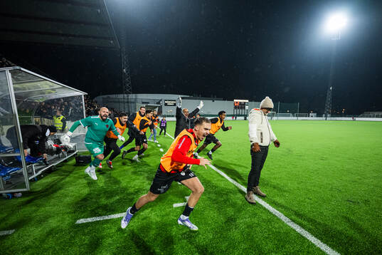 Nordic United FCs spelare jublar