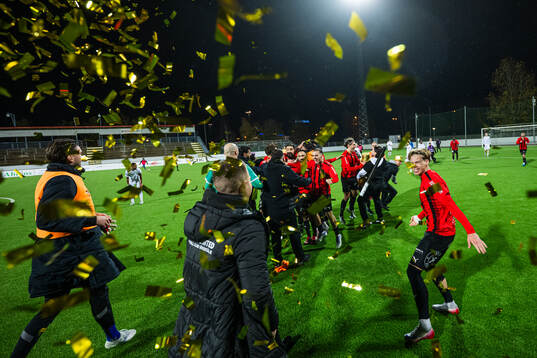 Nordic United FCs spelare jublar